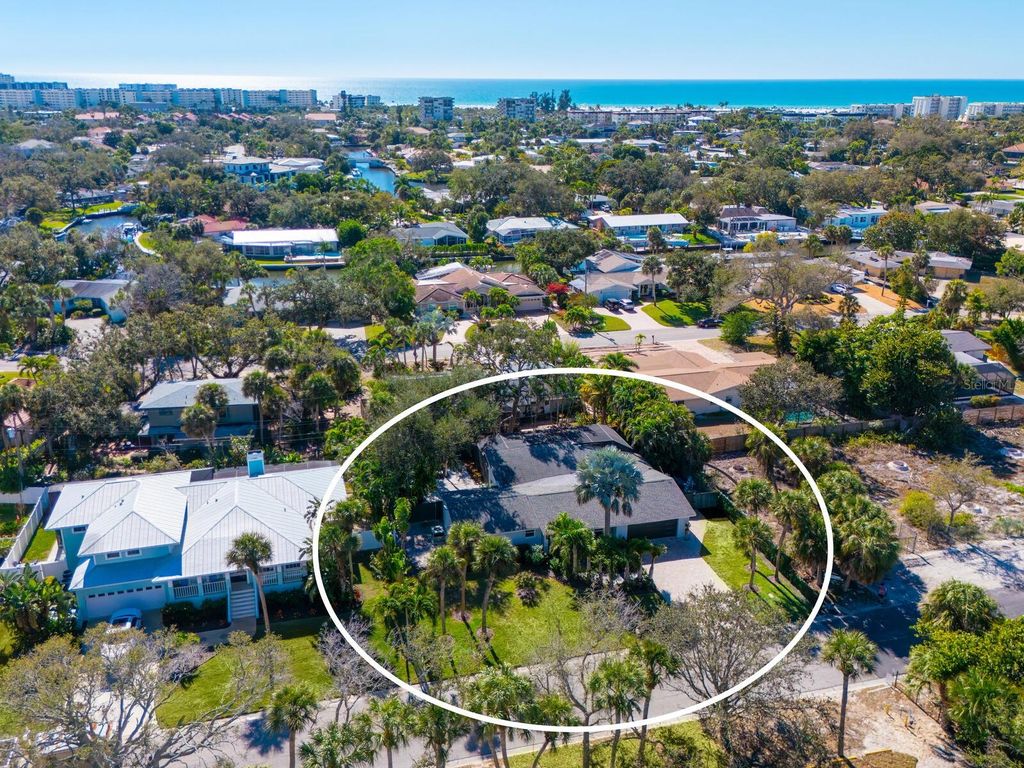 Photo of 1002 Glebe Lane, Sarasota, FL 34242 (MLS # A4679533)