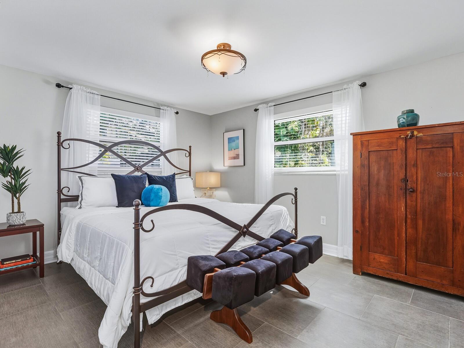 SIESTA ISLES - Residential