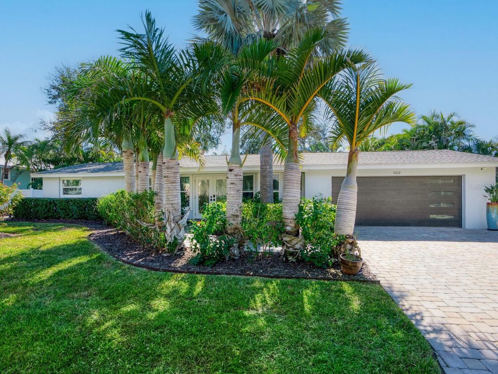 Photo of 1002 Glebe Lane, Sarasota, FL 34242 (MLS # A4679533)