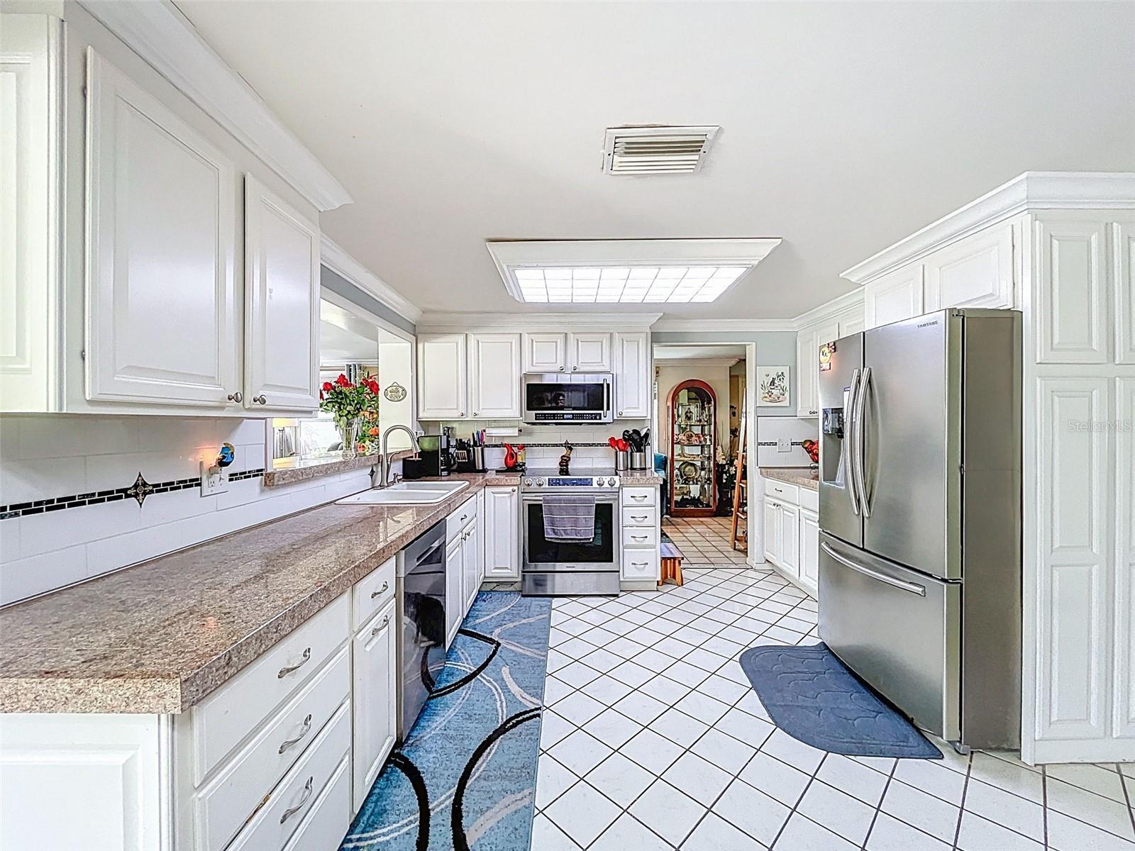 7111 LAWNVIEW CT