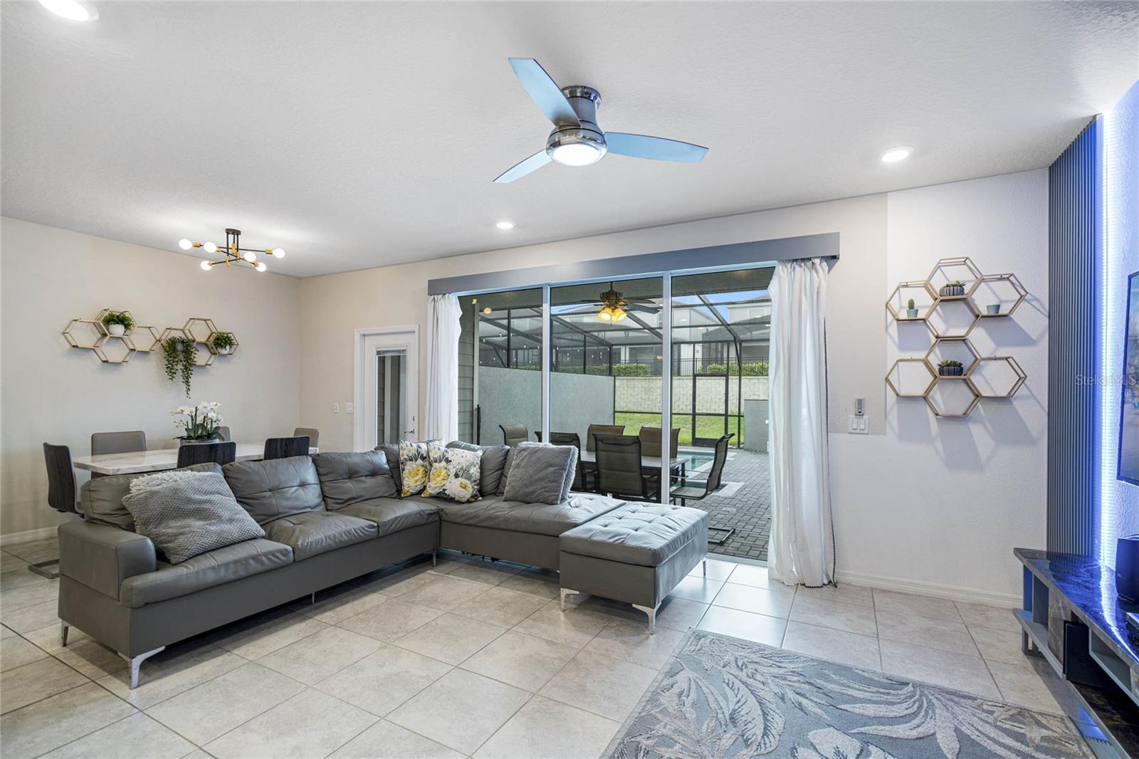 936 PARADISE DRIVE