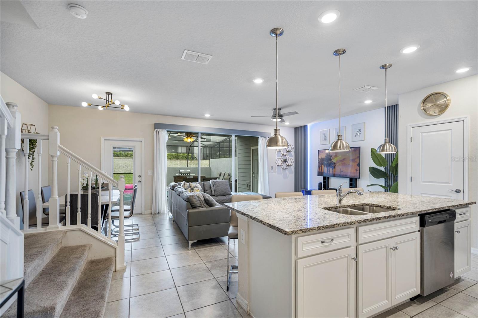 936 PARADISE DRIVE