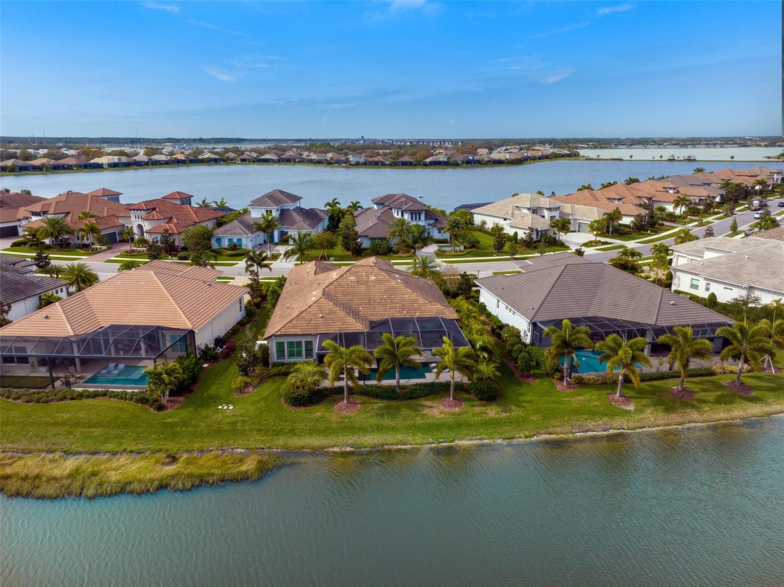 LAKEHOUSE COVE/WATERSIDE - Residential