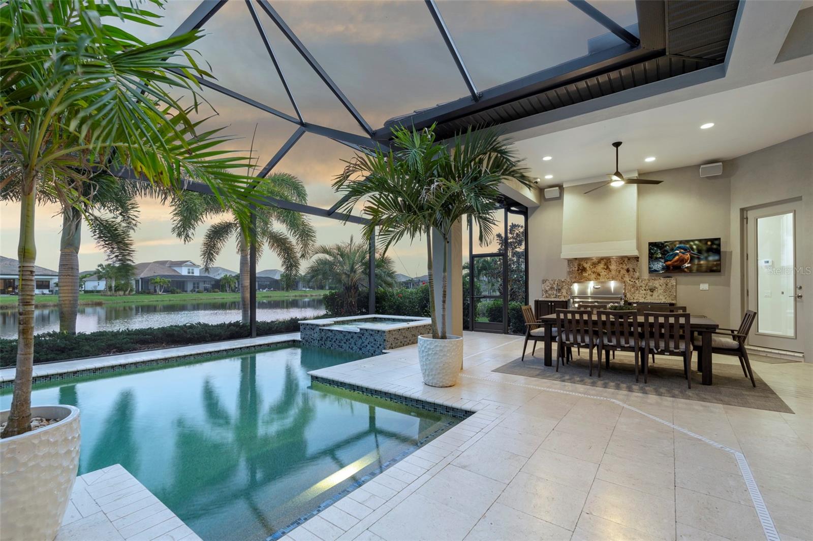 LAKEHOUSE COVE/WATERSIDE - Residential