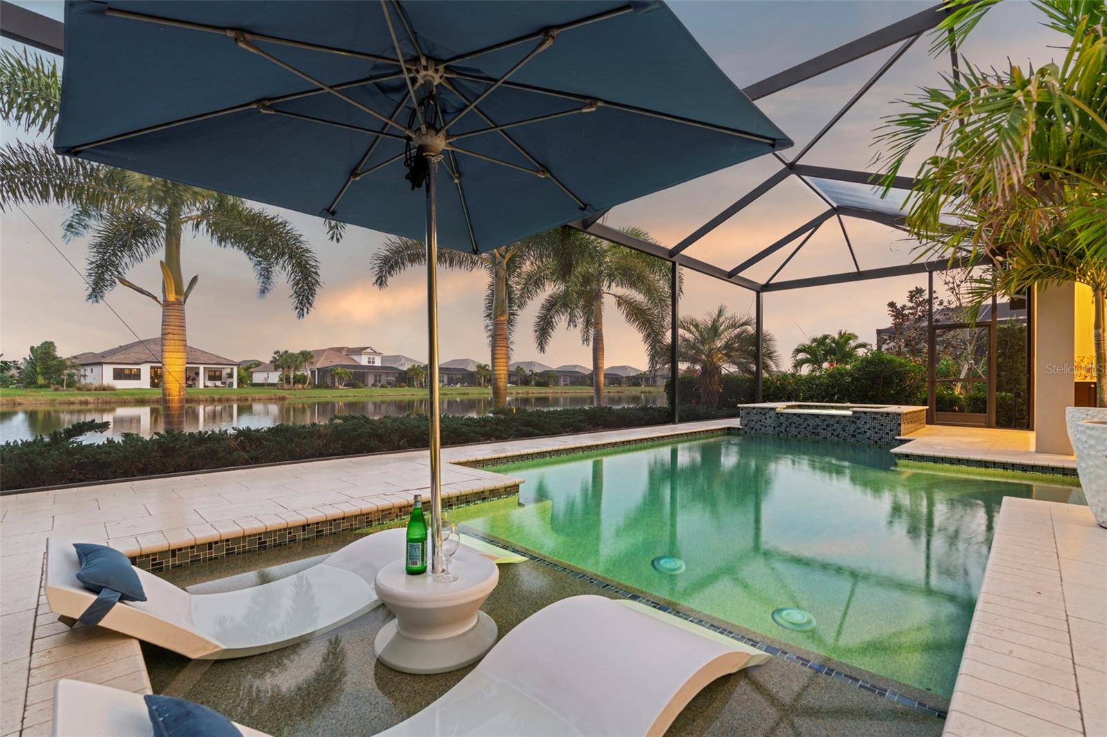 LAKEHOUSE COVE/WATERSIDE - Residential