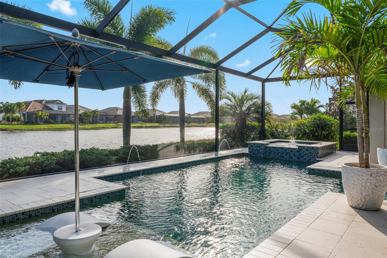 LAKEHOUSE COVE/WATERSIDE - Residential