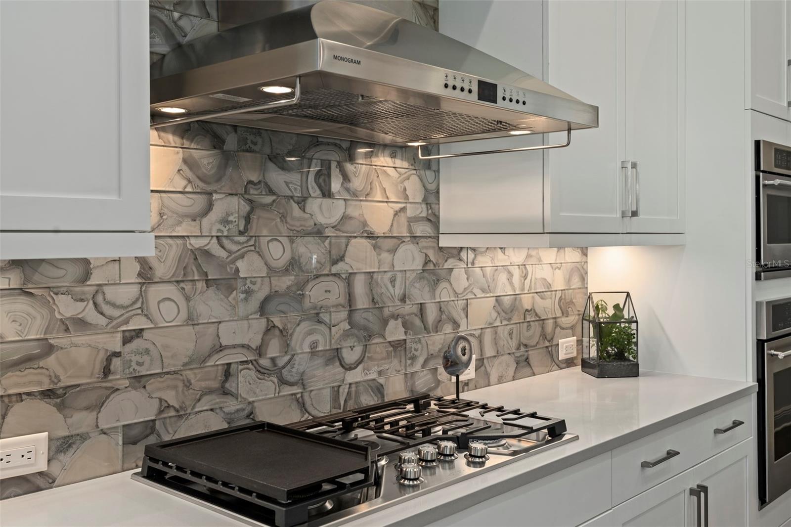 LAKEHOUSE COVE/WATERSIDE - Residential