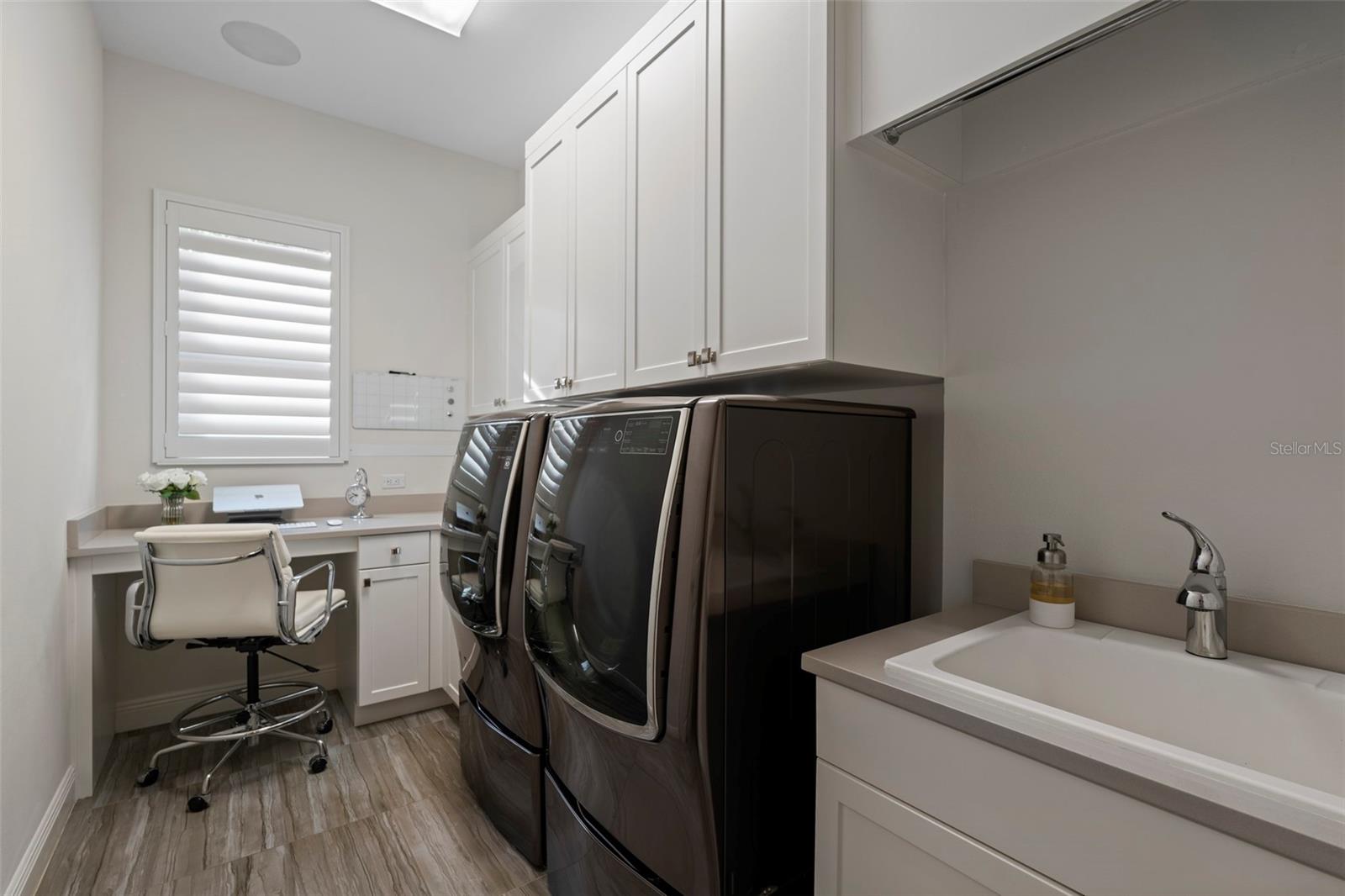 LAKEHOUSE COVE/WATERSIDE - Residential