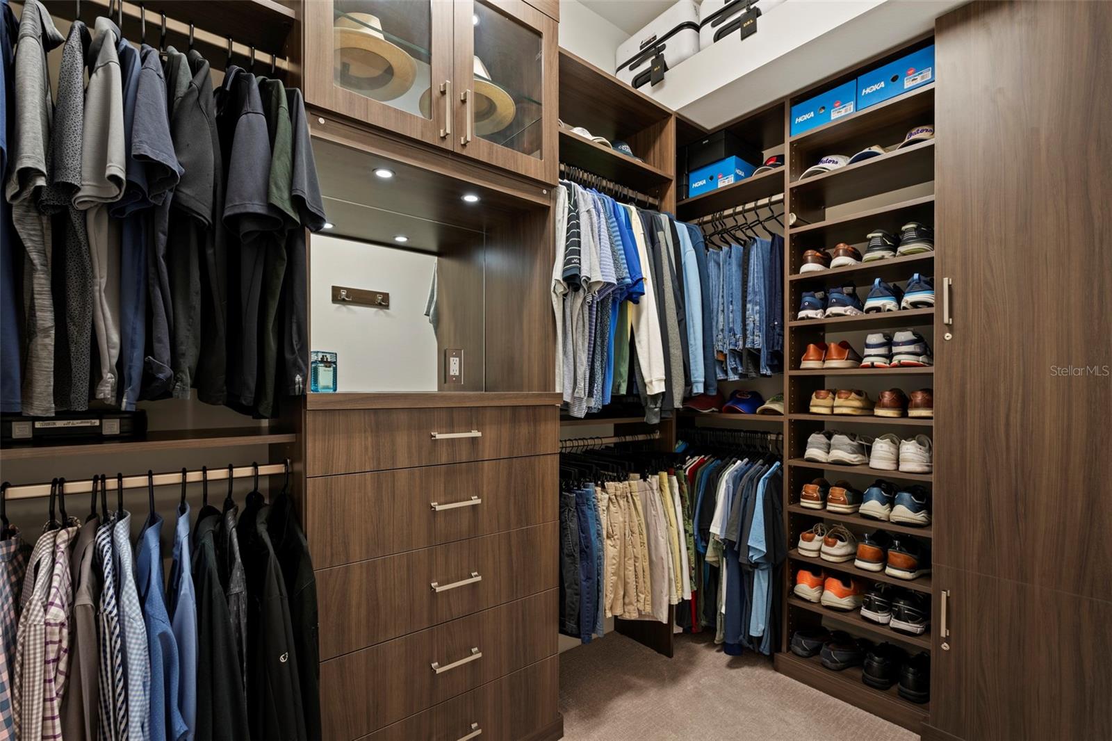 LAKEHOUSE COVE/WATERSIDE - Residential