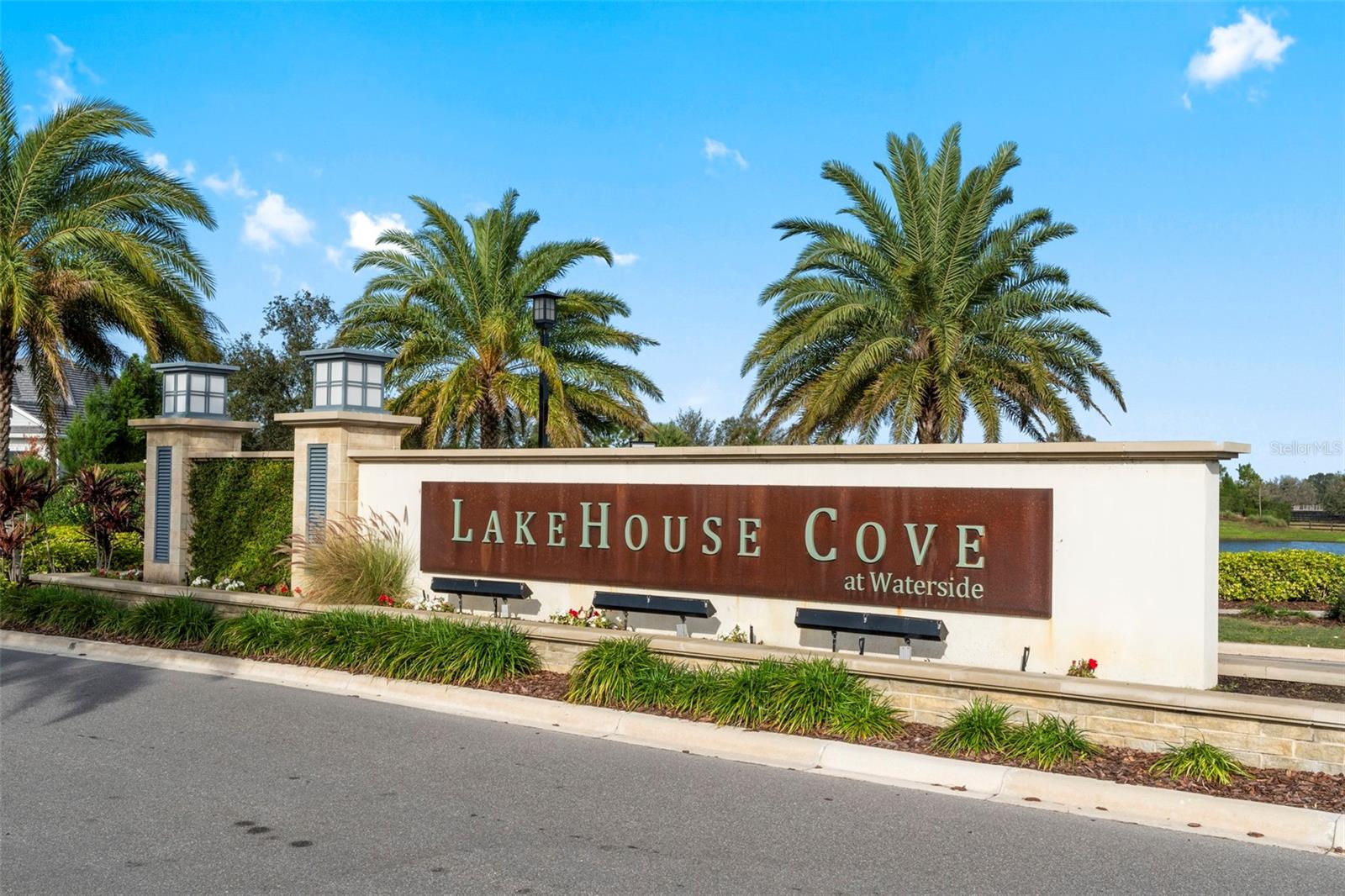 LAKEHOUSE COVE/WATERSIDE - Residential