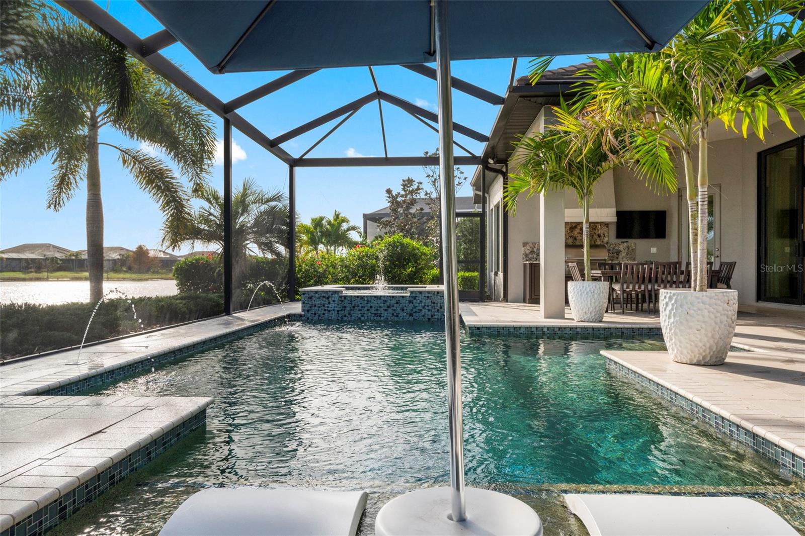 LAKEHOUSE COVE/WATERSIDE - Residential