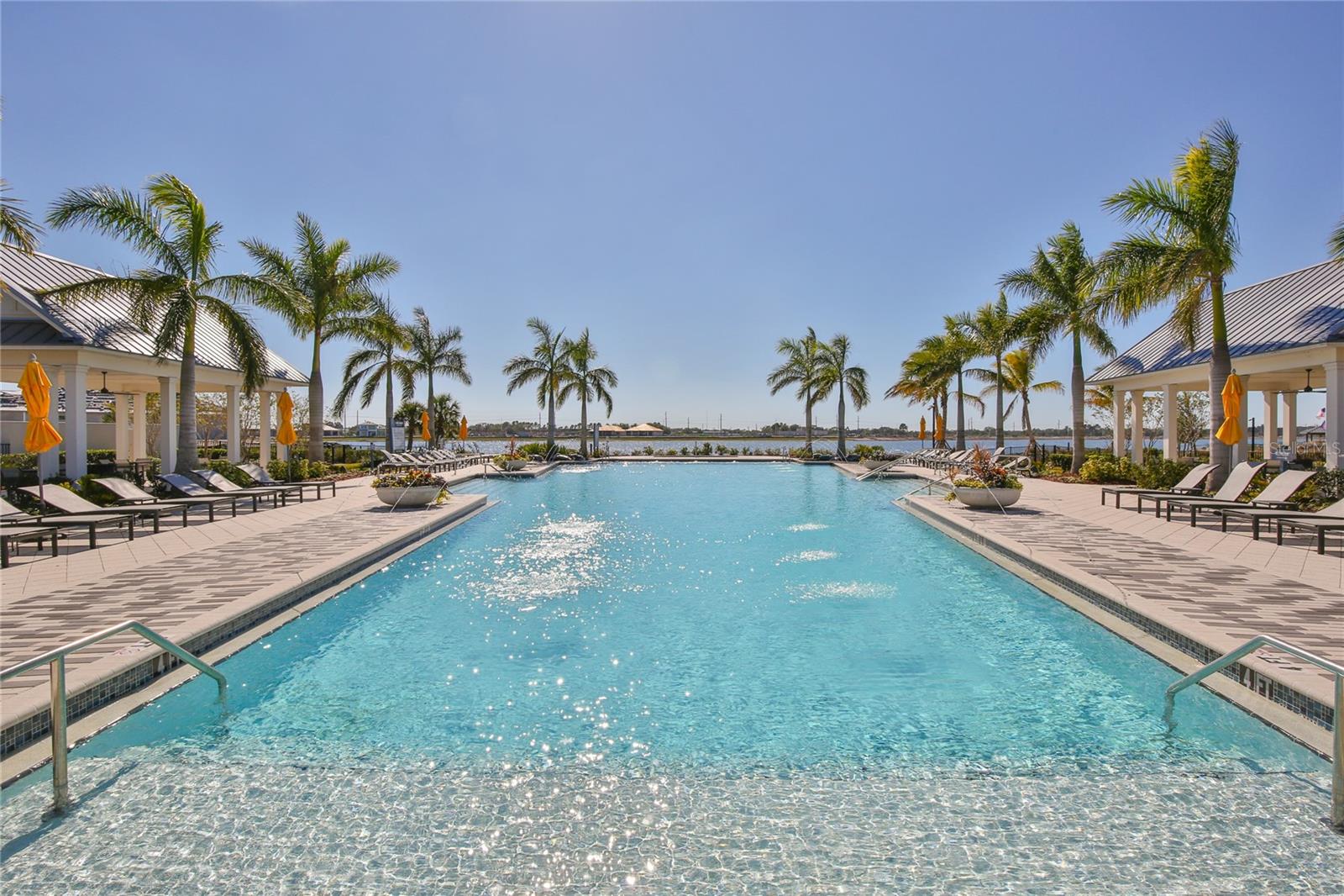 LAKEHOUSE COVE/WATERSIDE - Residential