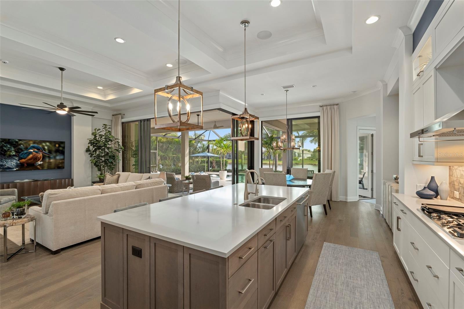 LAKEHOUSE COVE/WATERSIDE - Residential