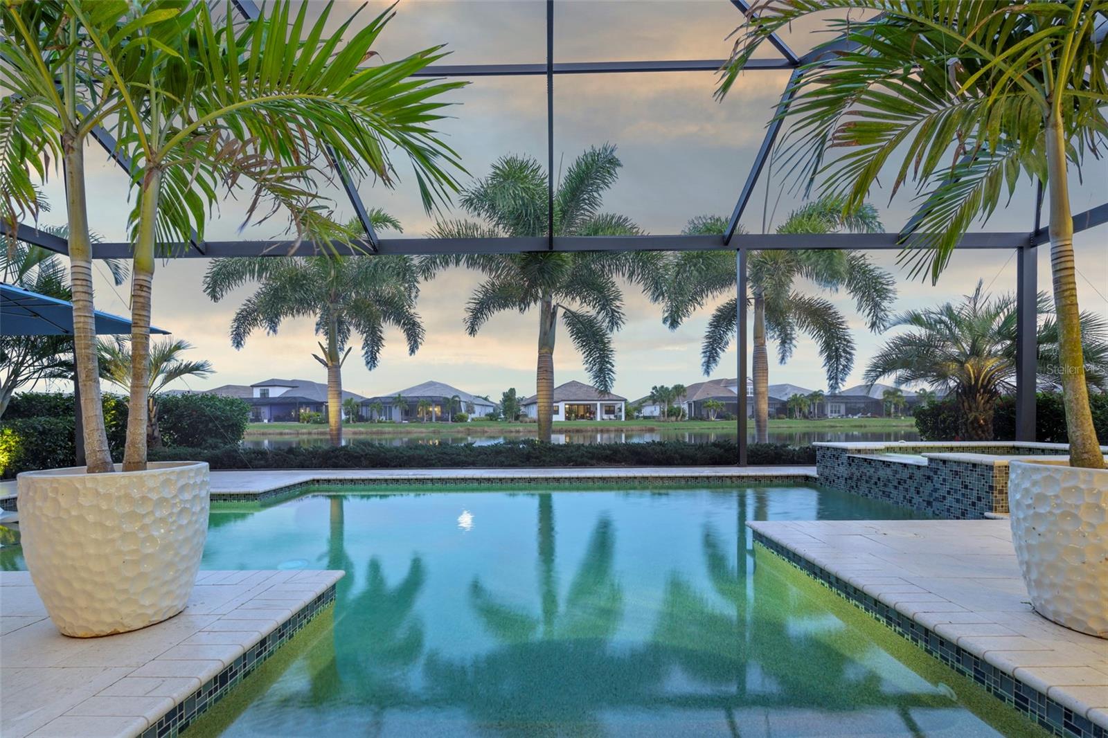 LAKEHOUSE COVE/WATERSIDE - Residential