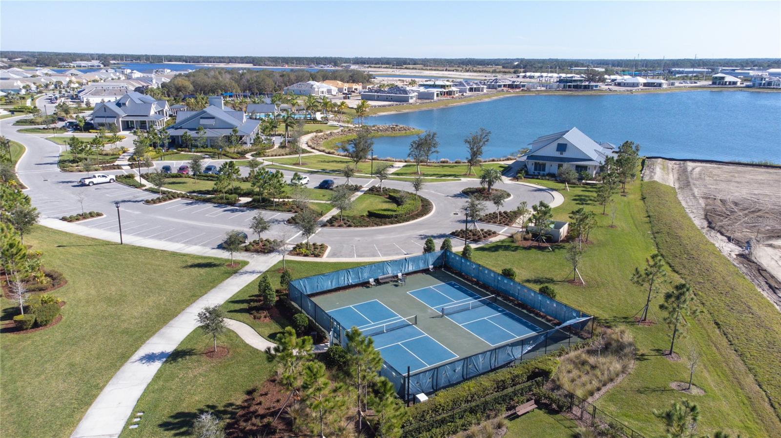 LAKEHOUSE COVE/WATERSIDE - Residential