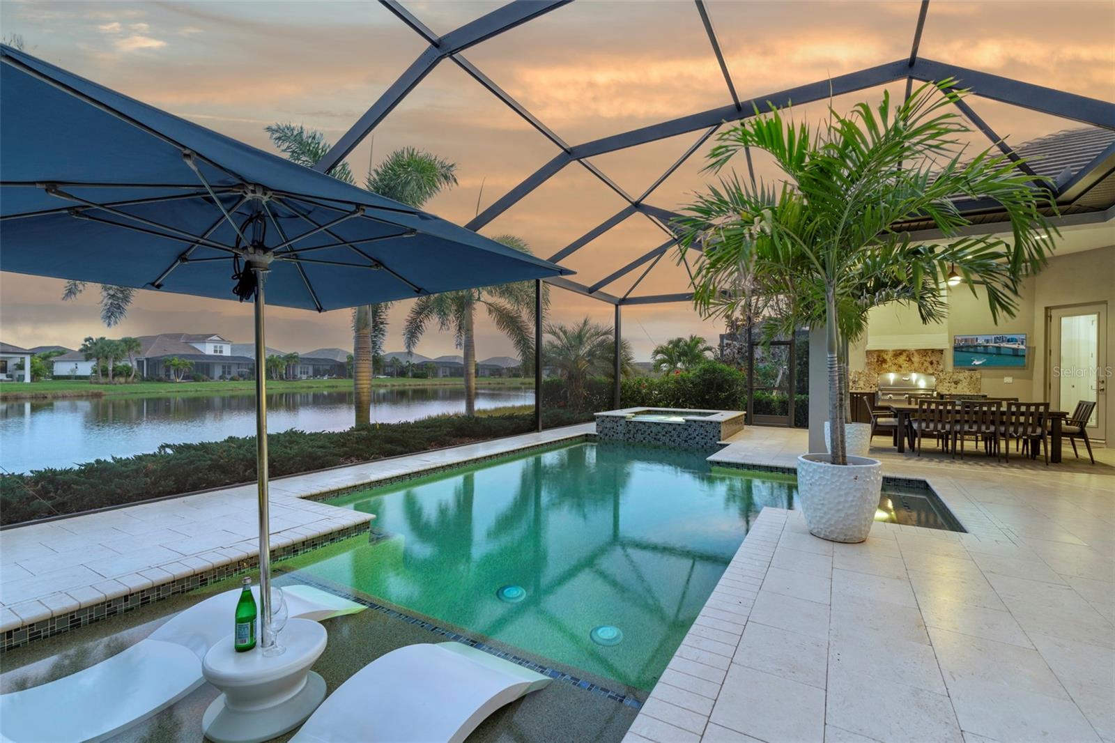 LAKEHOUSE COVE/WATERSIDE - Residential