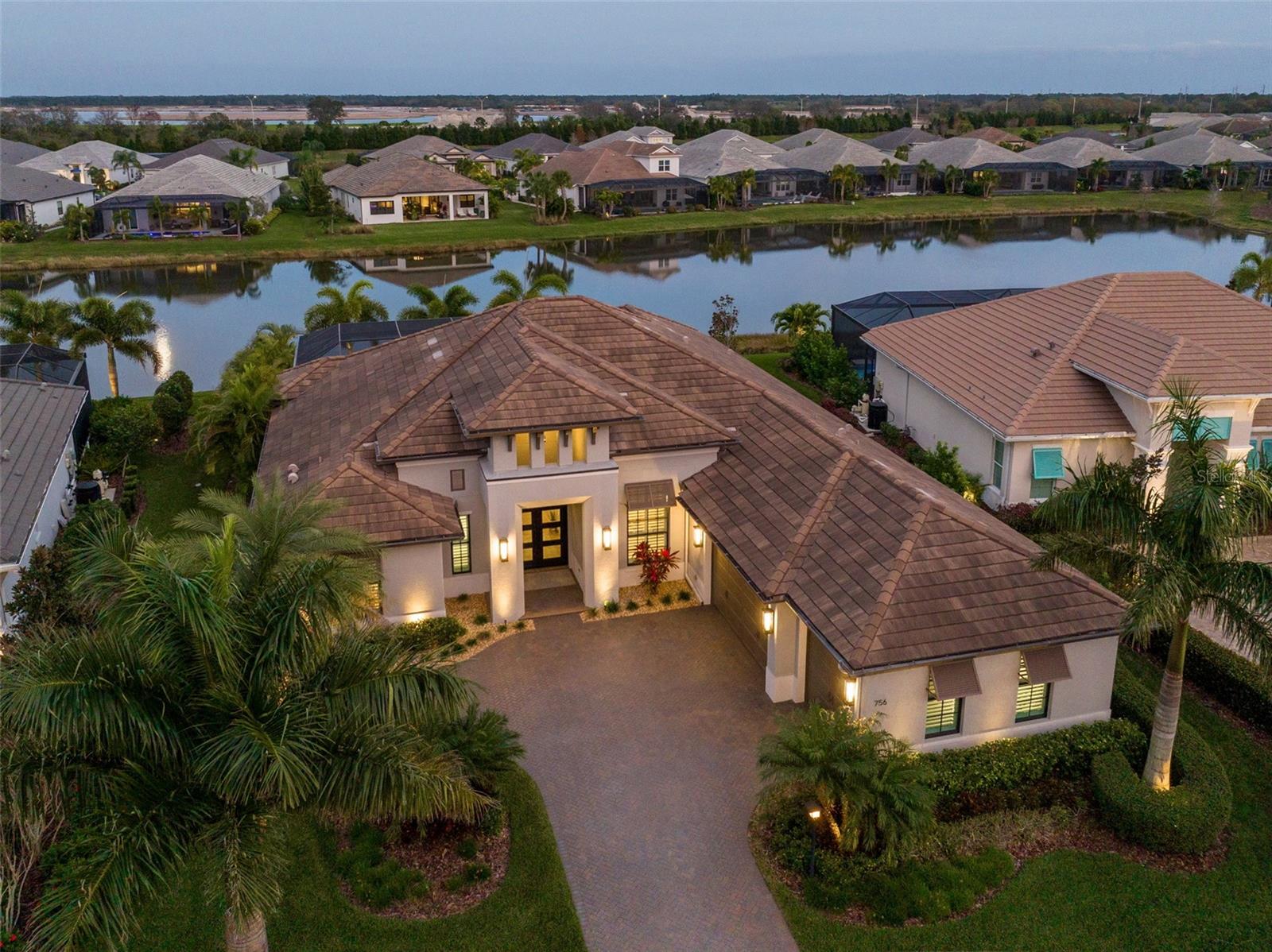 LAKEHOUSE COVE/WATERSIDE - Residential