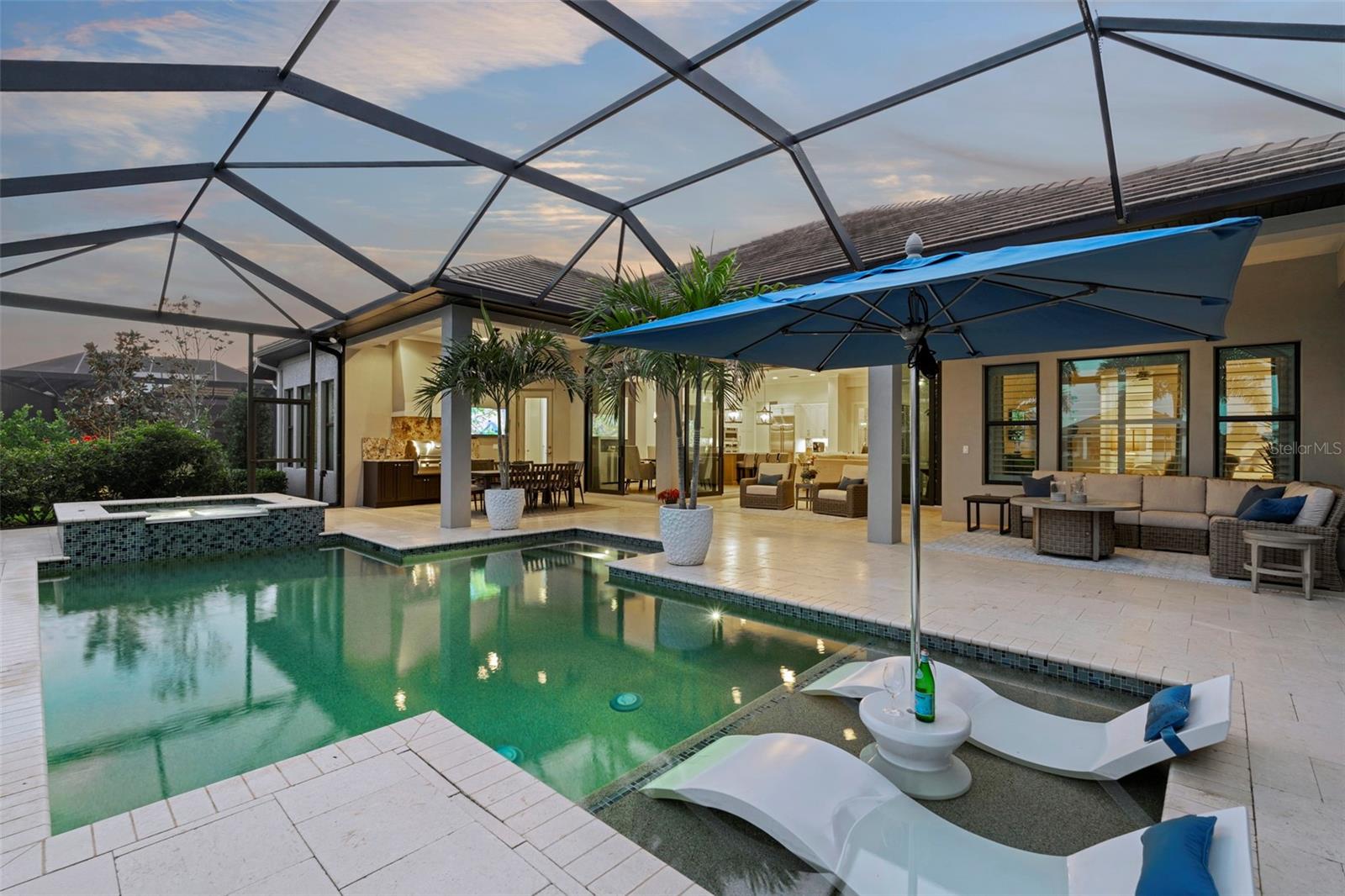 LAKEHOUSE COVE/WATERSIDE - Residential