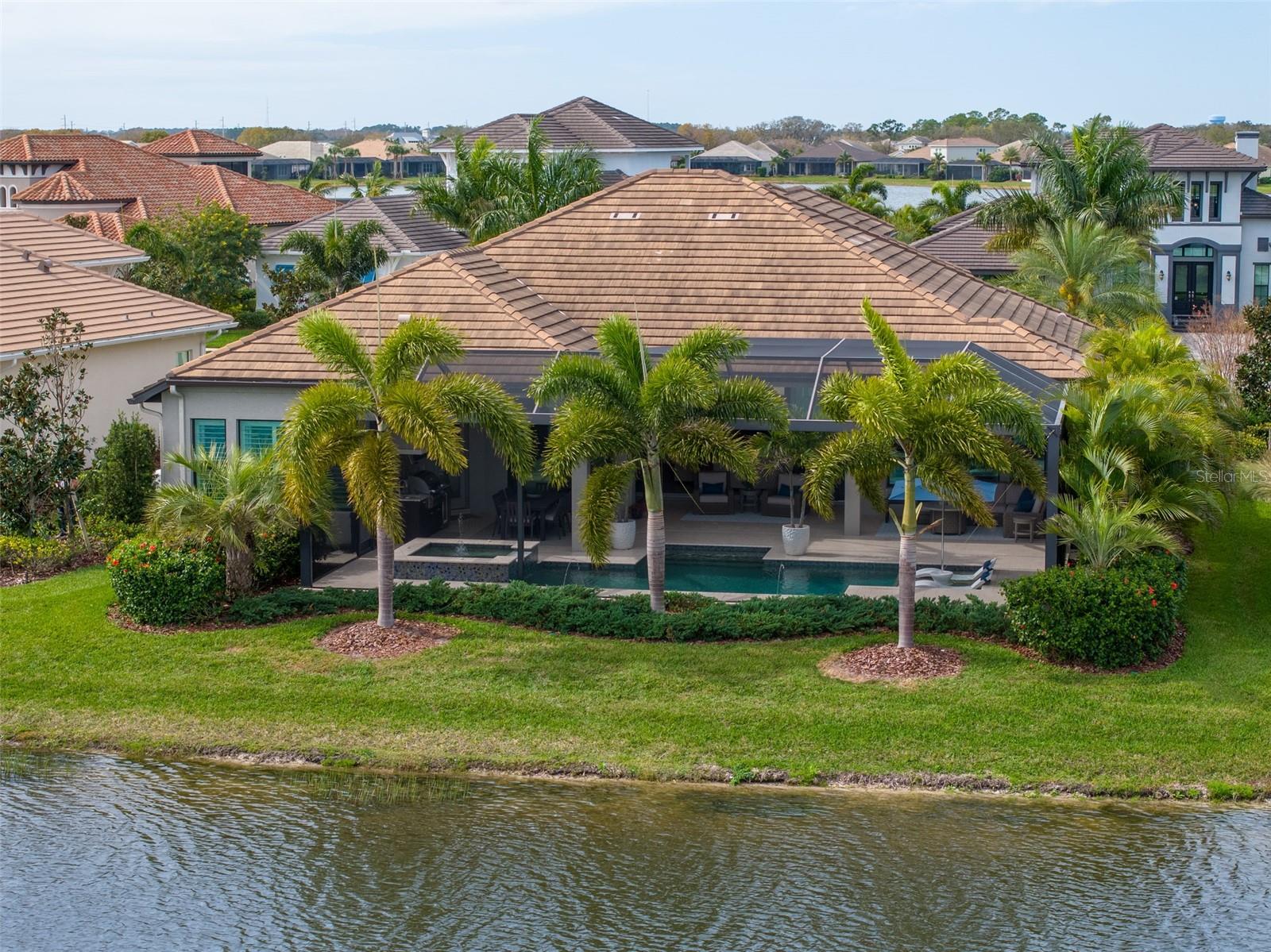 LAKEHOUSE COVE/WATERSIDE - Residential