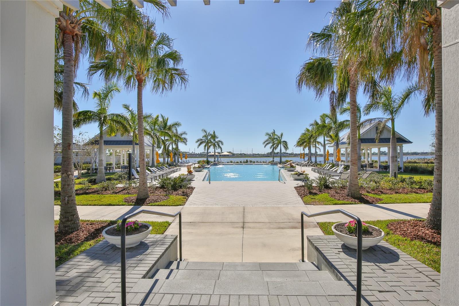 LAKEHOUSE COVE/WATERSIDE - Residential