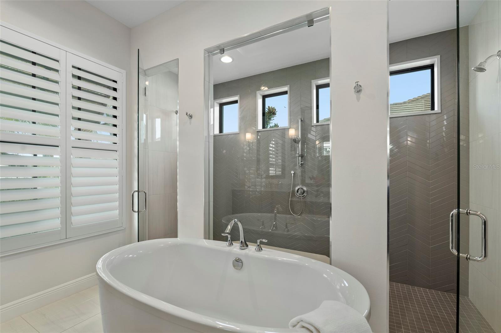 LAKEHOUSE COVE/WATERSIDE - Residential