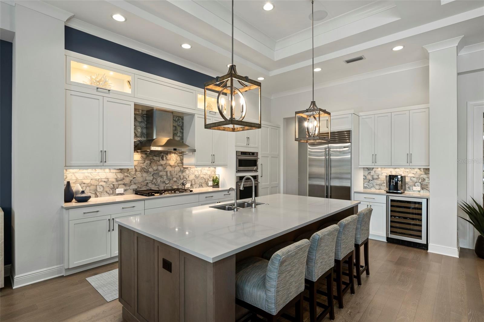 LAKEHOUSE COVE/WATERSIDE - Residential