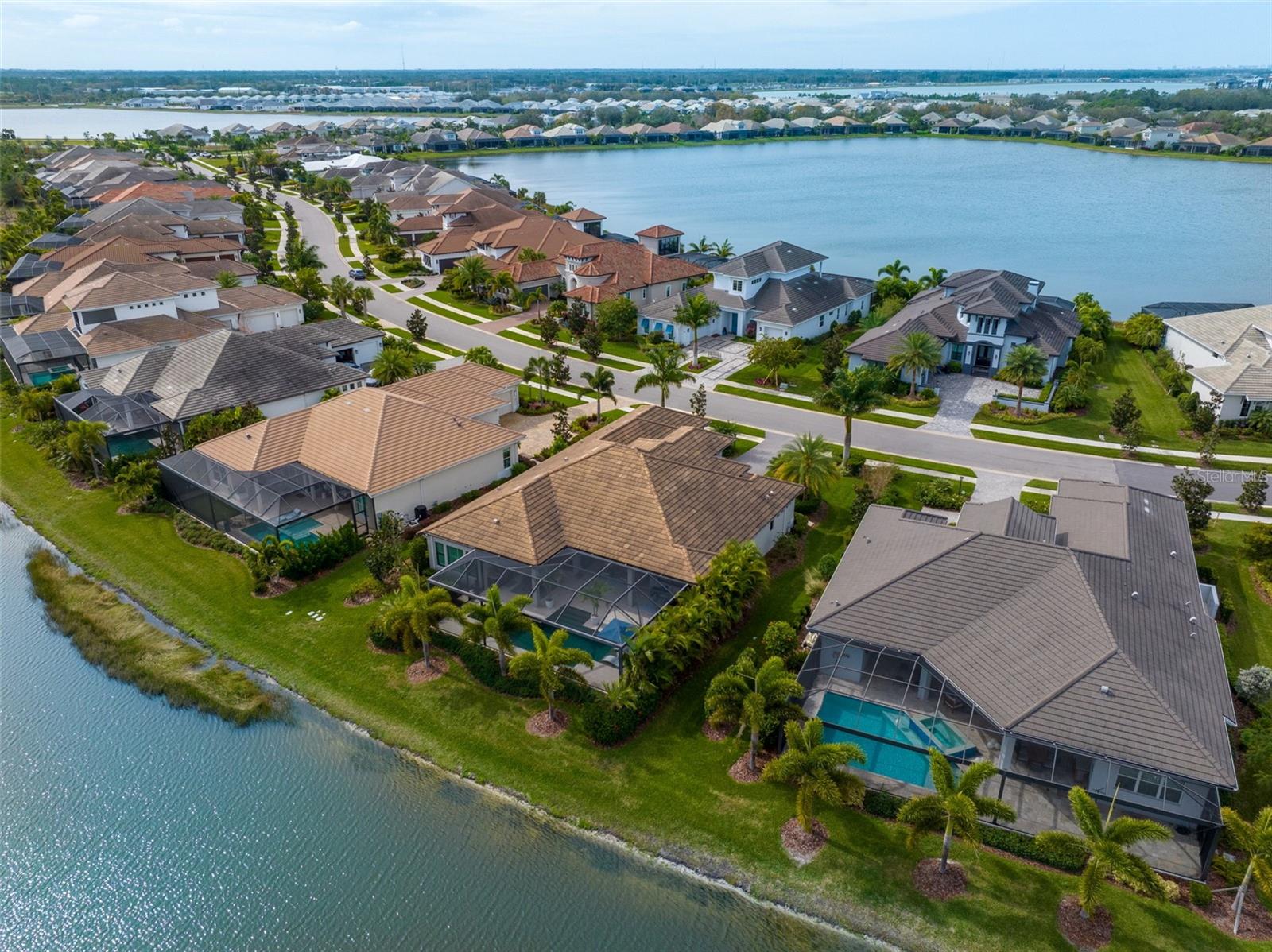 LAKEHOUSE COVE/WATERSIDE - Residential