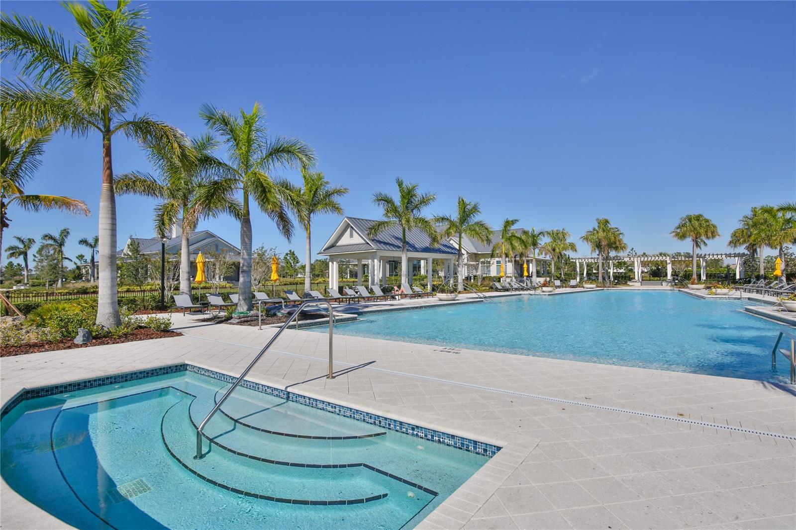 LAKEHOUSE COVE/WATERSIDE - Residential