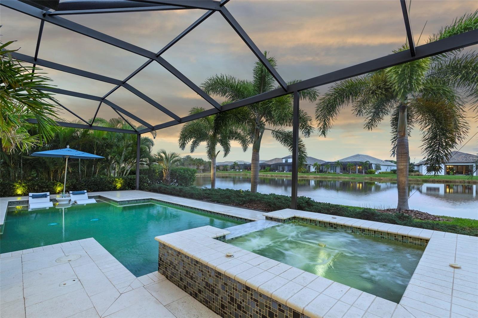 LAKEHOUSE COVE/WATERSIDE - Residential