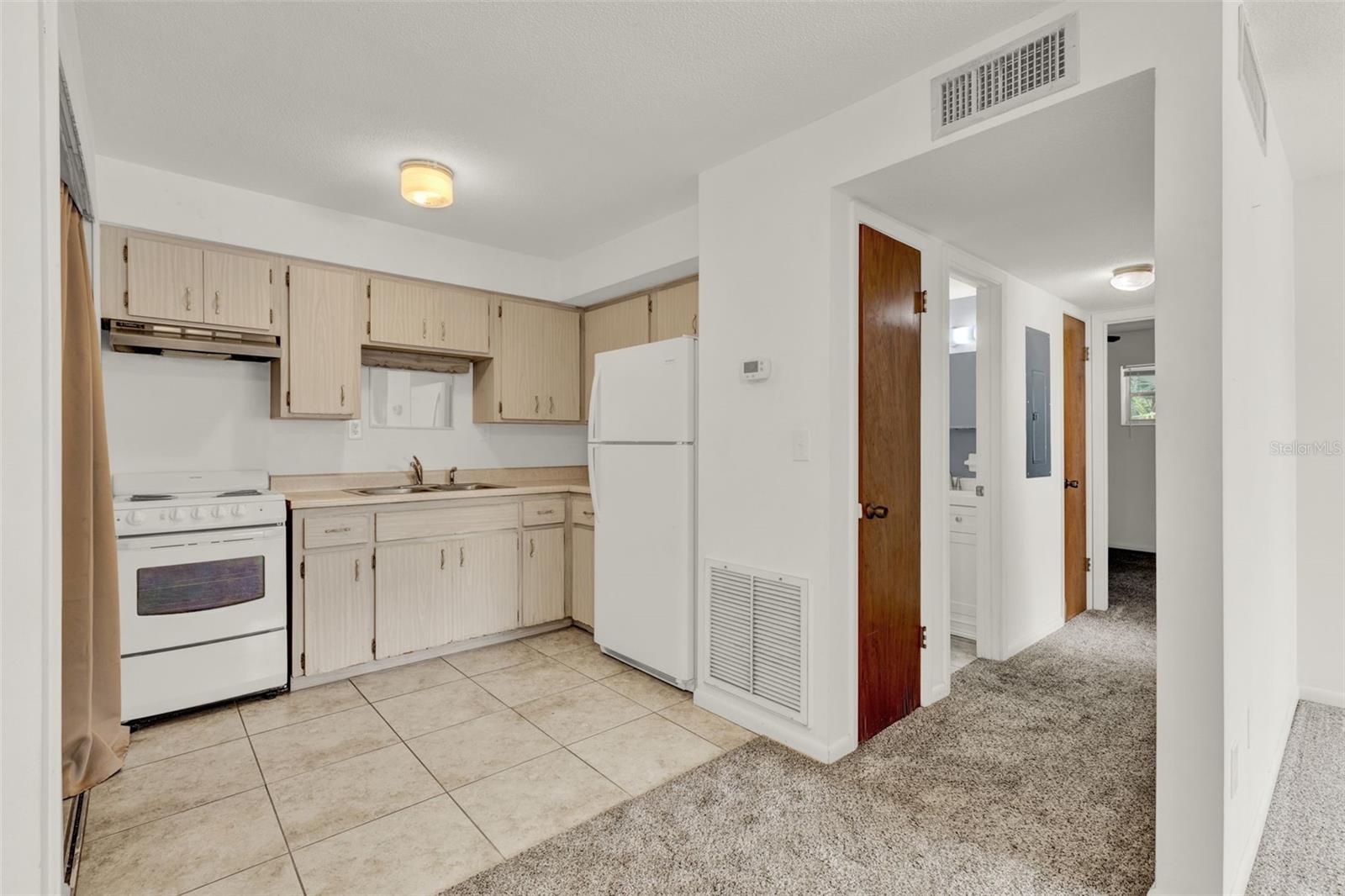 CLERMONT SUNNYSIDE UNIT - Residential Lease