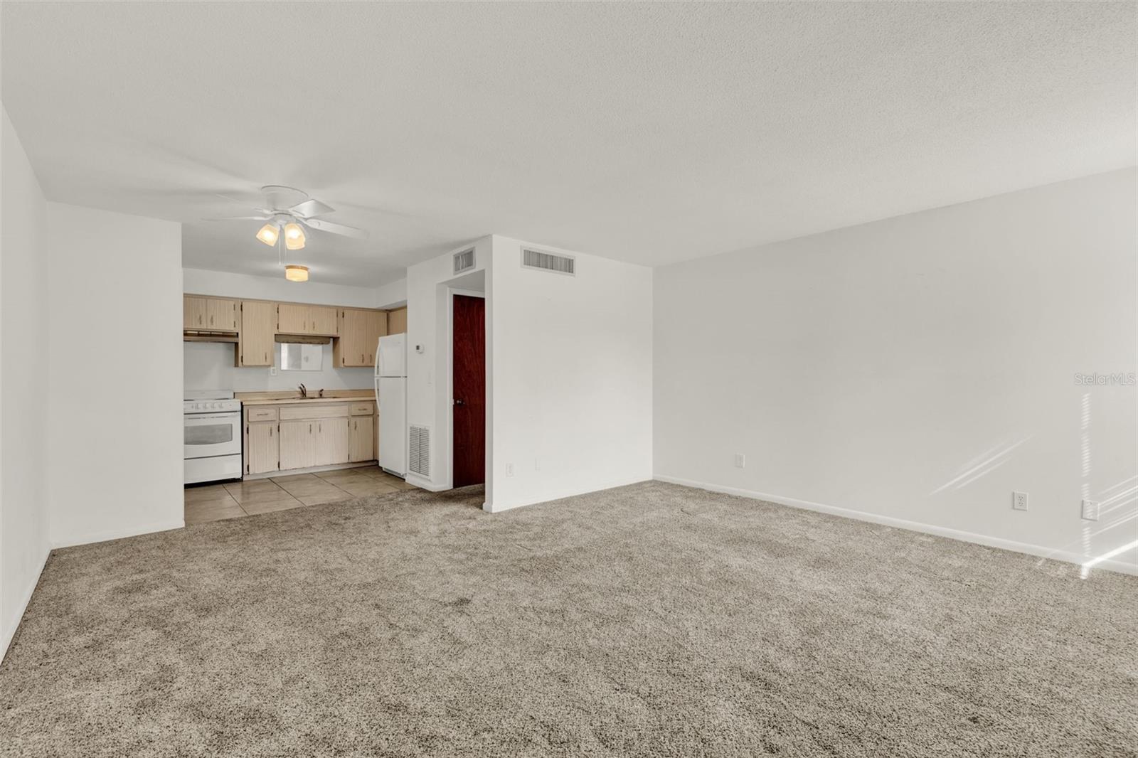 CLERMONT SUNNYSIDE UNIT - Residential Lease