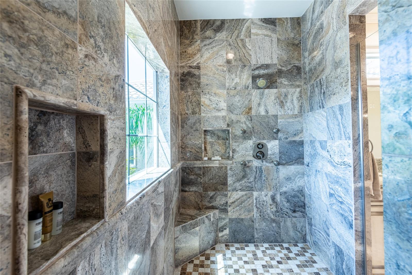 CALIENTE - Residential