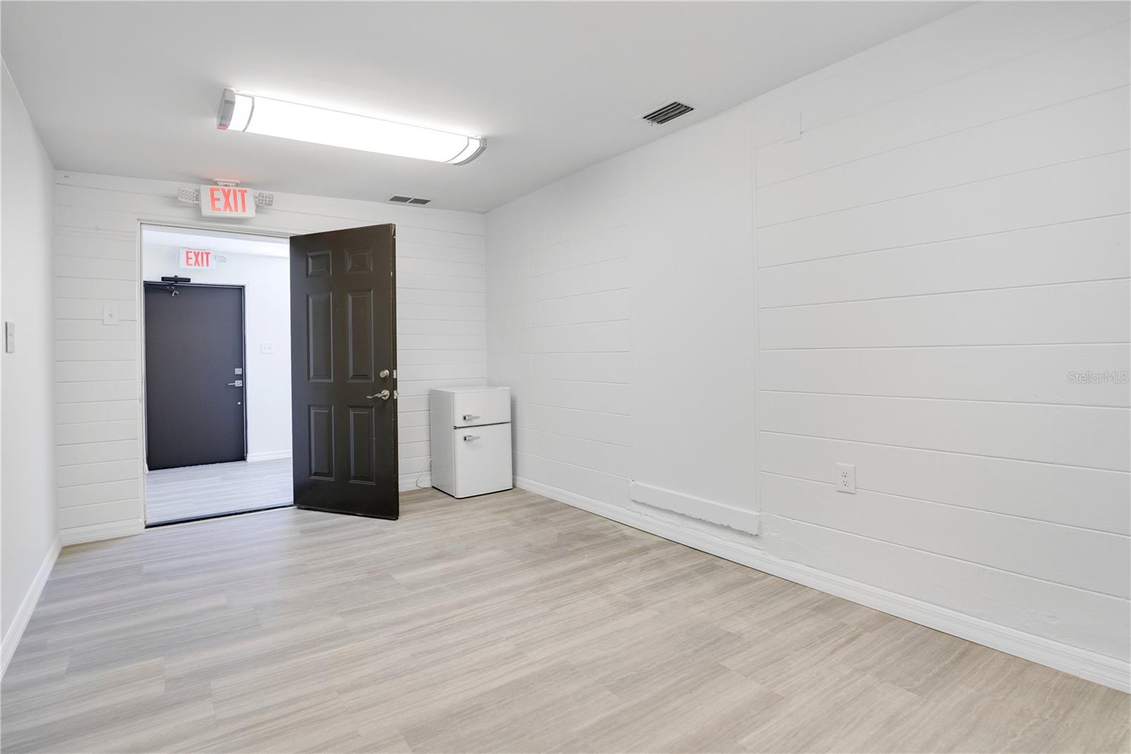 EAST COAST VILLA - Commercial Sale