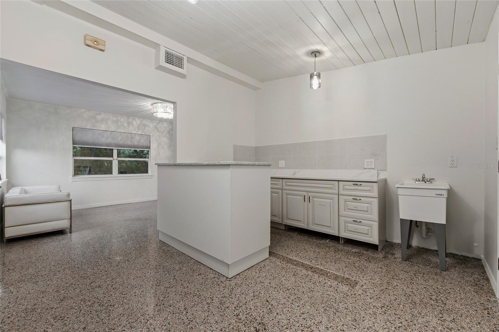 EAST COAST VILLA - Commercial Sale