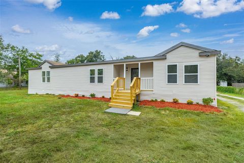 Photo of 9902 Seven Roads Place, Thonotosassa, FL 33592 (MLS # TB8446093)