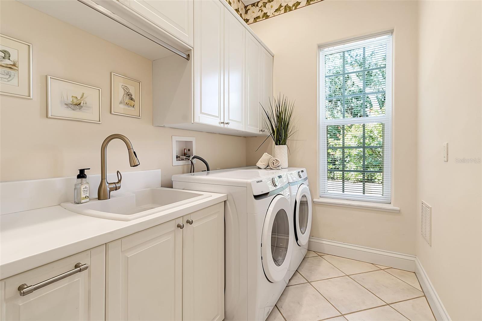 THE OAKS BAYSIDE - Residential