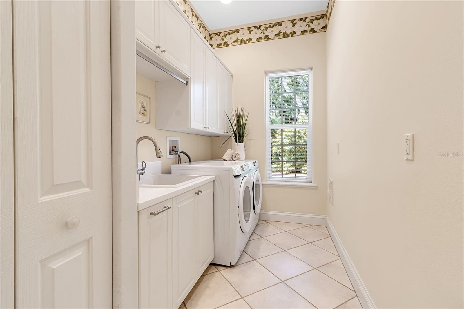 THE OAKS BAYSIDE - Residential