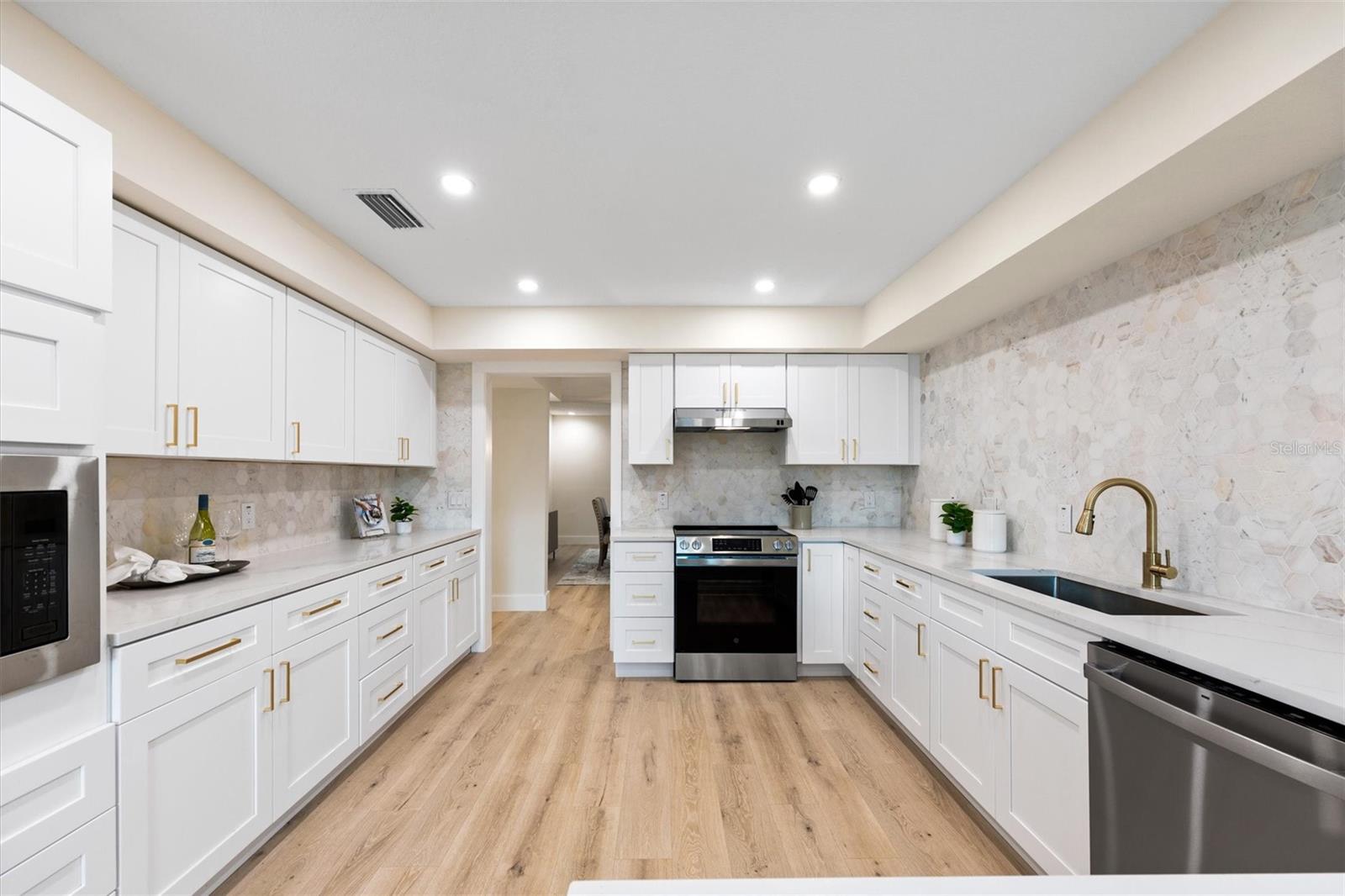 GOLDEN ACRES - Residential