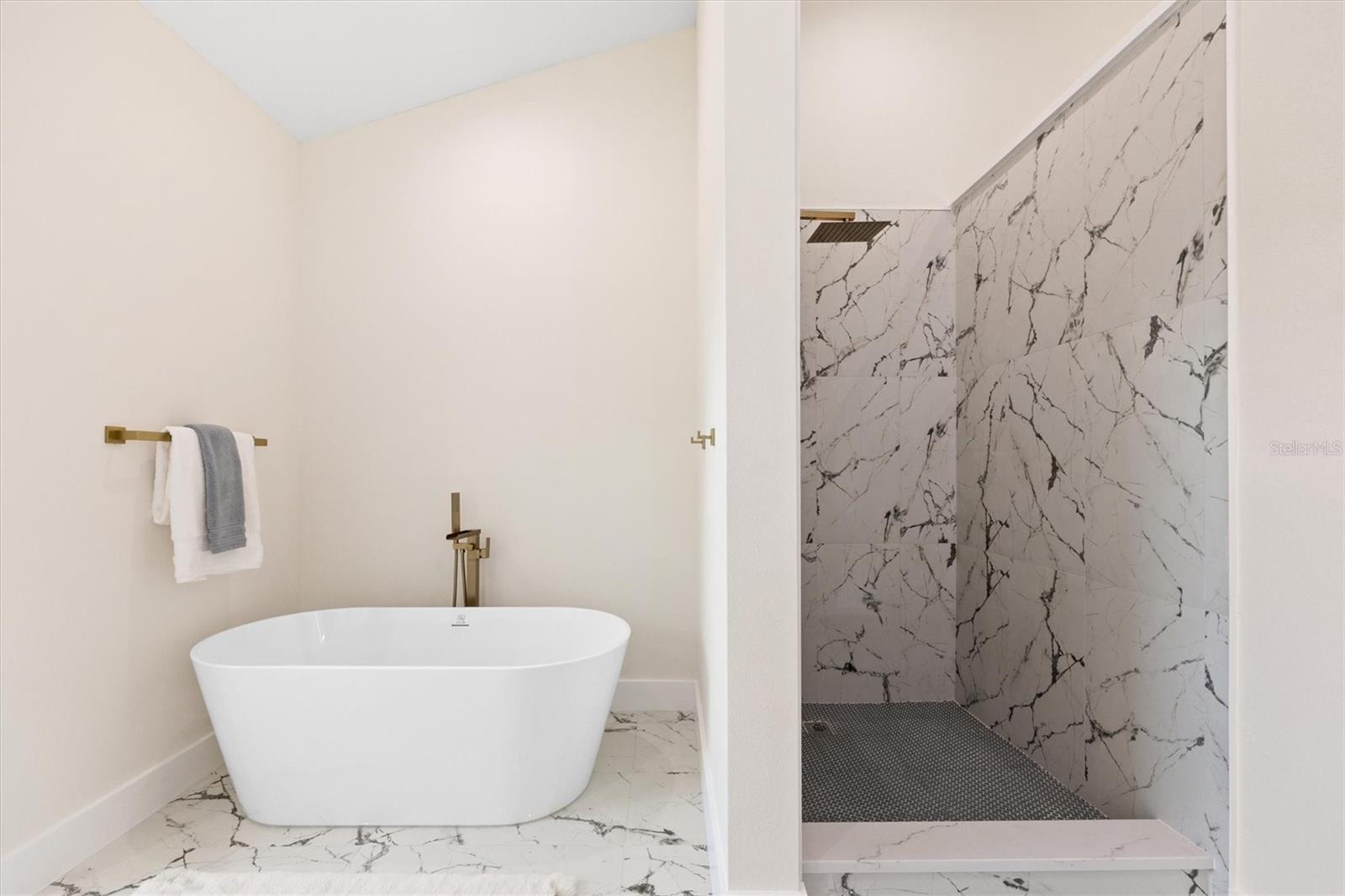 GOLDEN ACRES - Residential