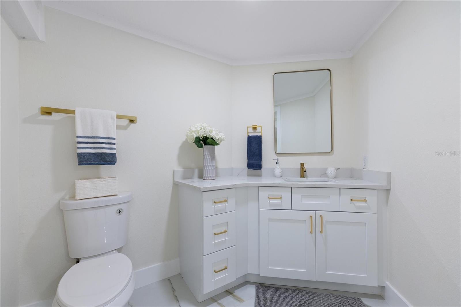 GOLDEN ACRES - Residential