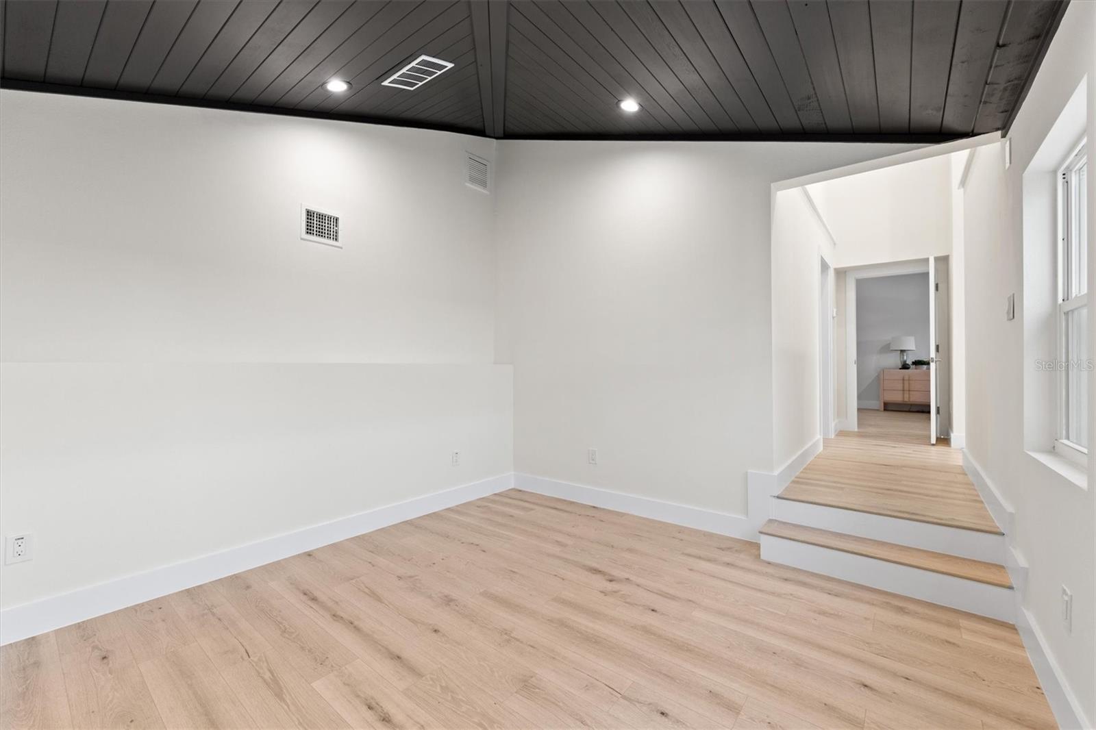 GOLDEN ACRES - Residential