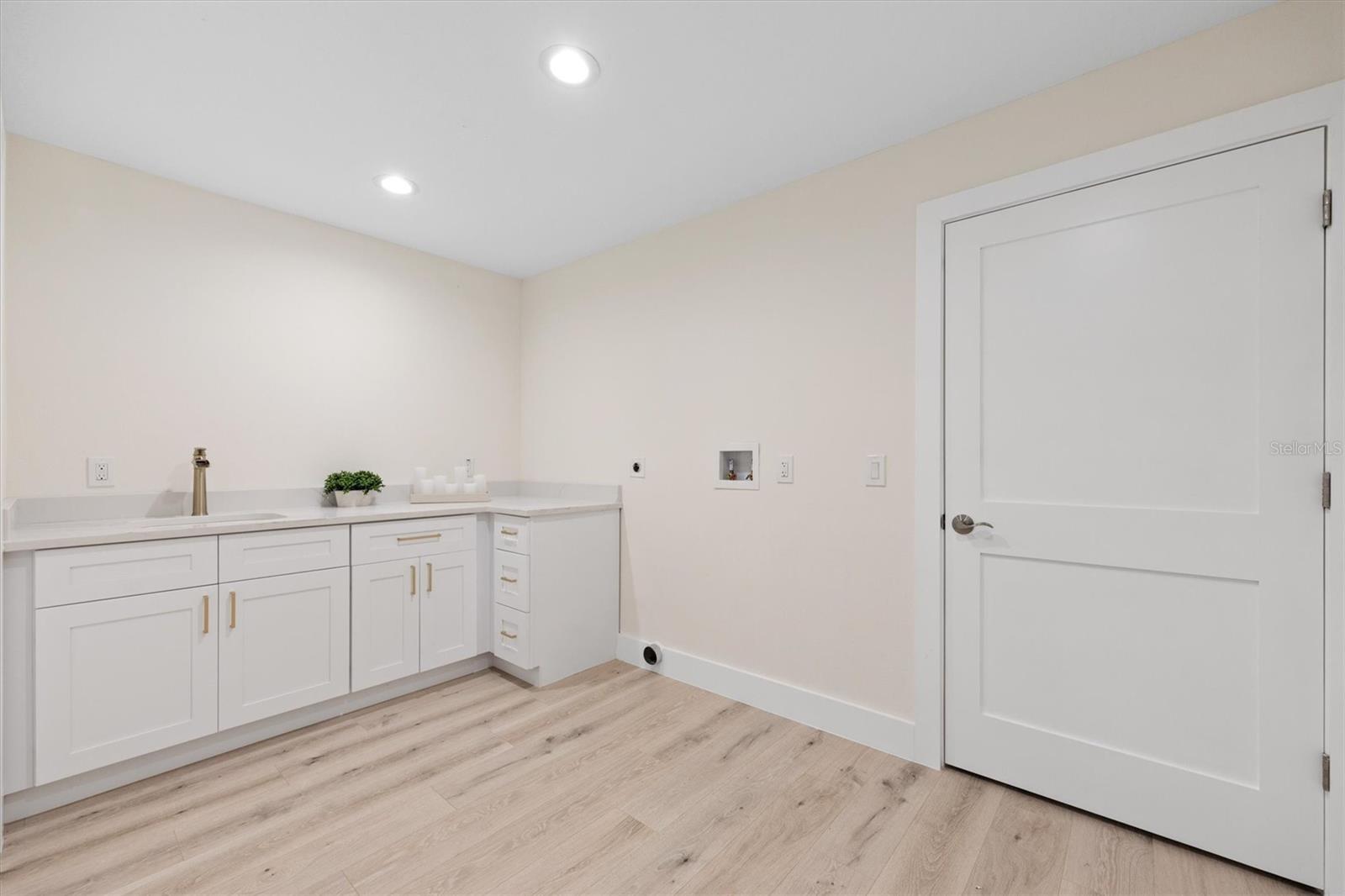 GOLDEN ACRES - Residential