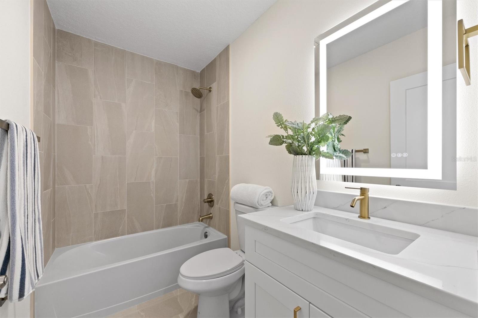 GOLDEN ACRES - Residential