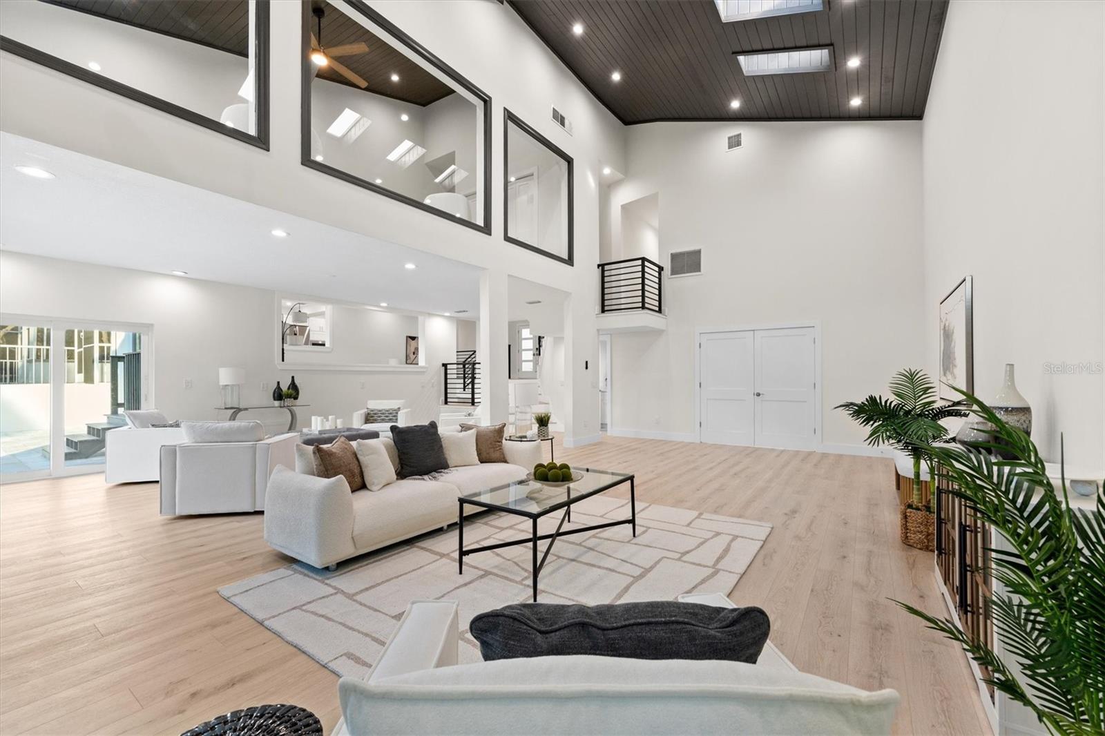 GOLDEN ACRES - Residential