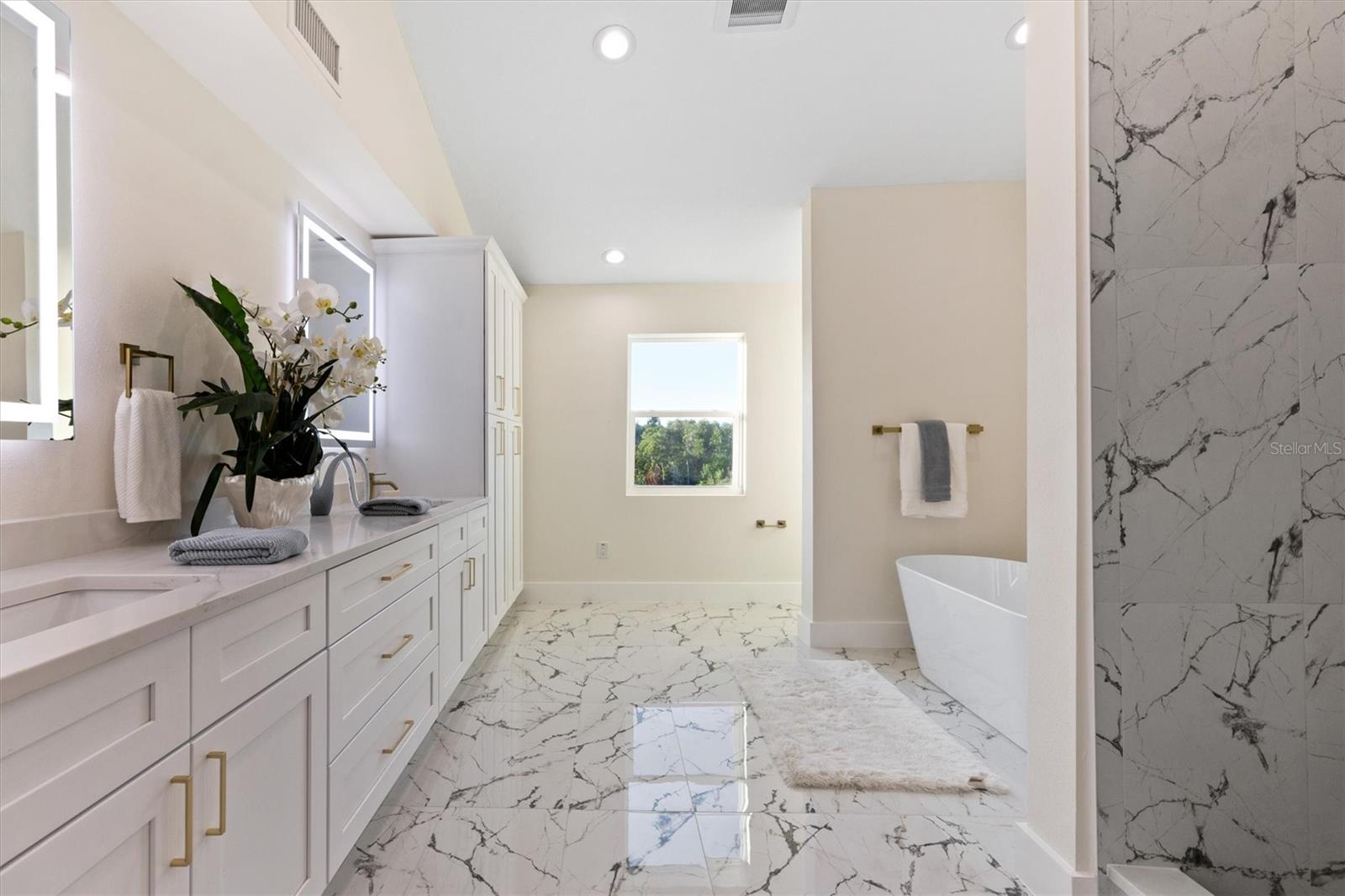 GOLDEN ACRES - Residential