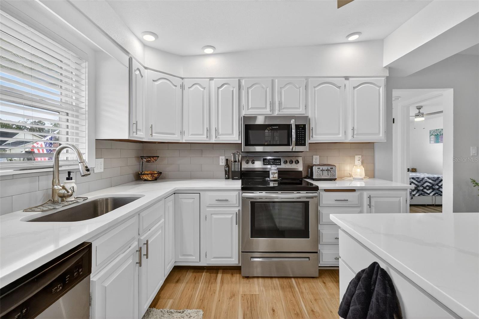 LAKE HARRIS SHORES - Residential