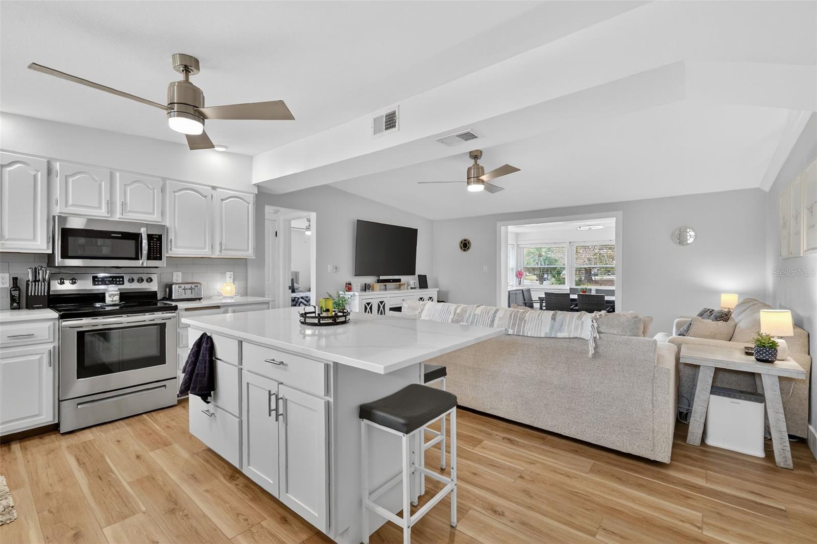 LAKE HARRIS SHORES - Residential