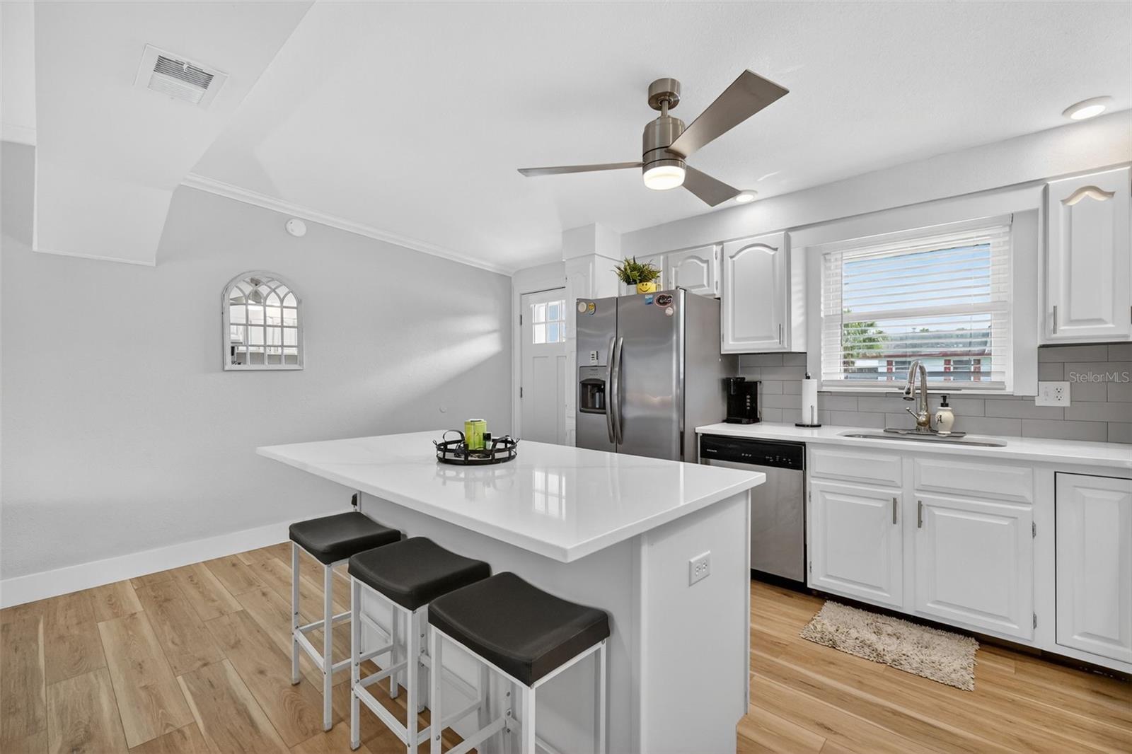 LAKE HARRIS SHORES - Residential