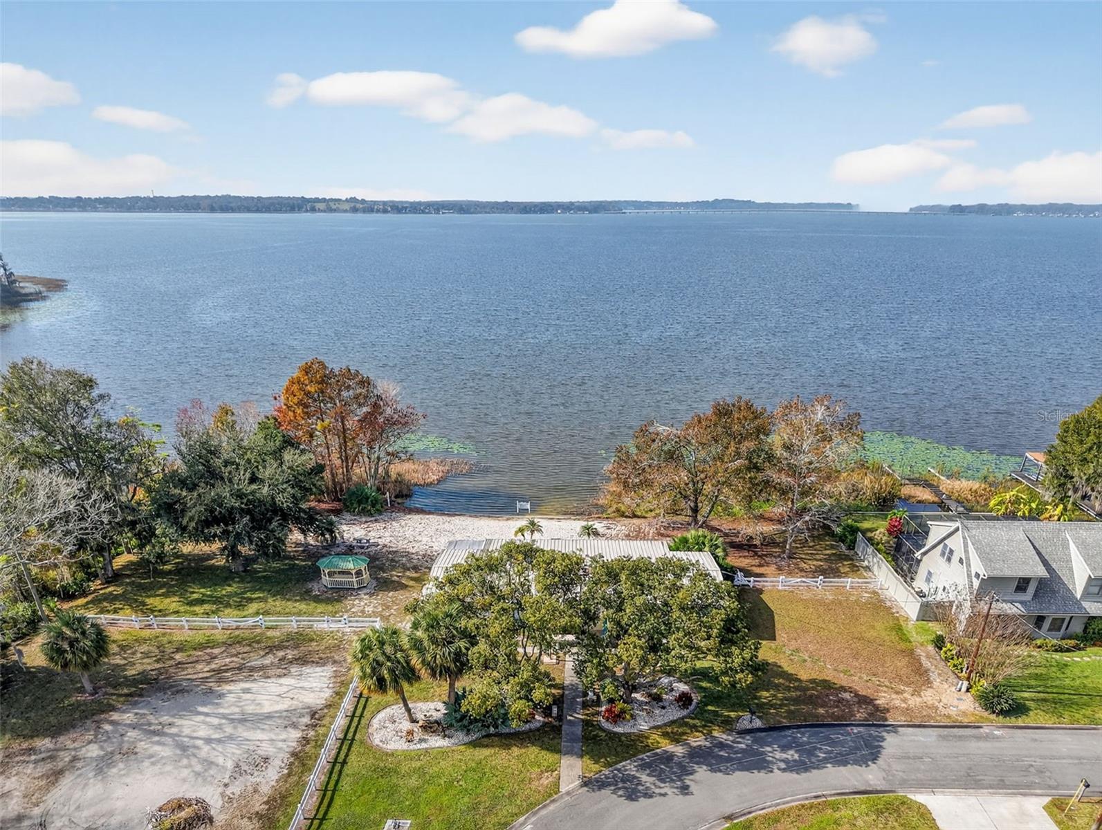 LAKE HARRIS SHORES - Residential