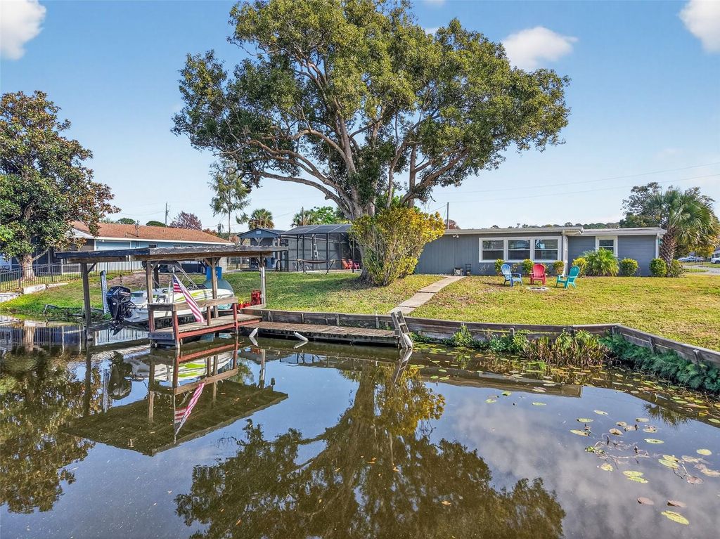 Photo of 26611 Bimini Drive, Tavares, FL 32778 (MLS # G5106137)